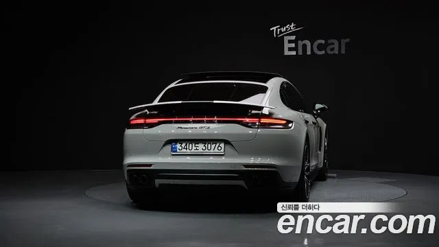 Porsche Panamera 2022