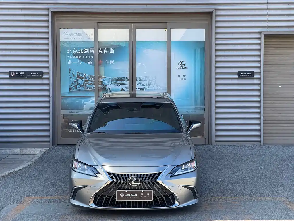 Lexus ES 2022