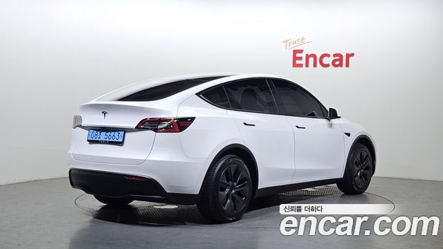 Tesla Model Y 2024