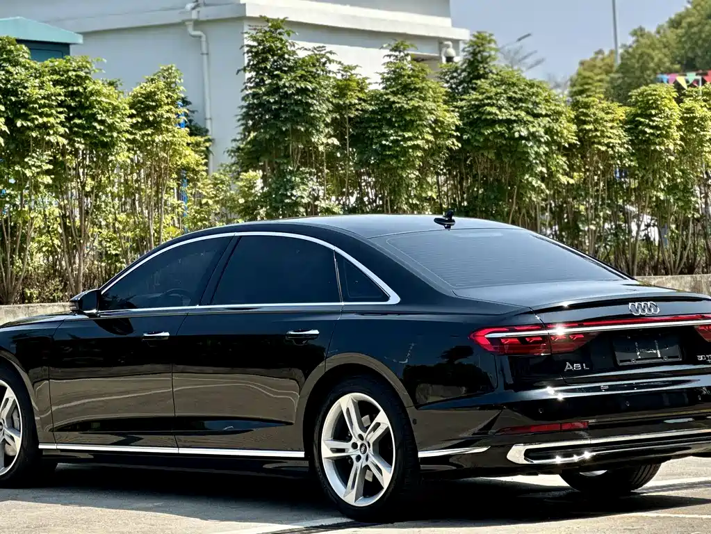 Audi A8 2023