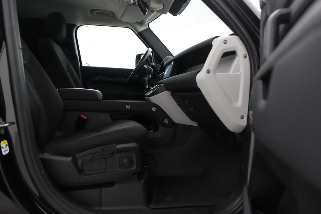 Land Rover Defender 2021
