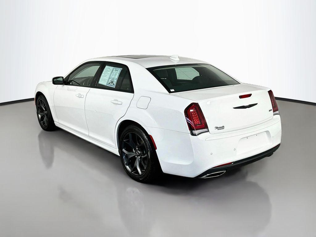 Chrysler 300 2023