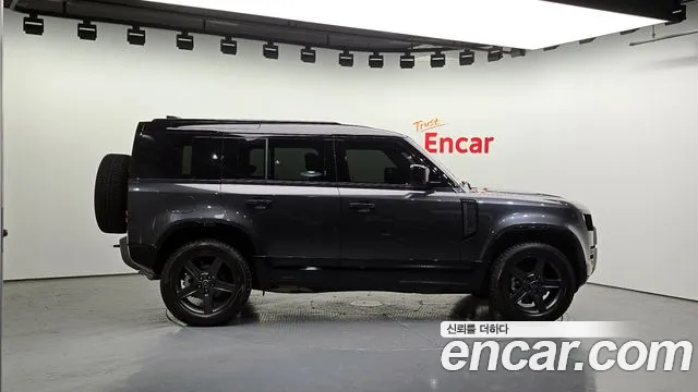 Land Rover Defender 2024