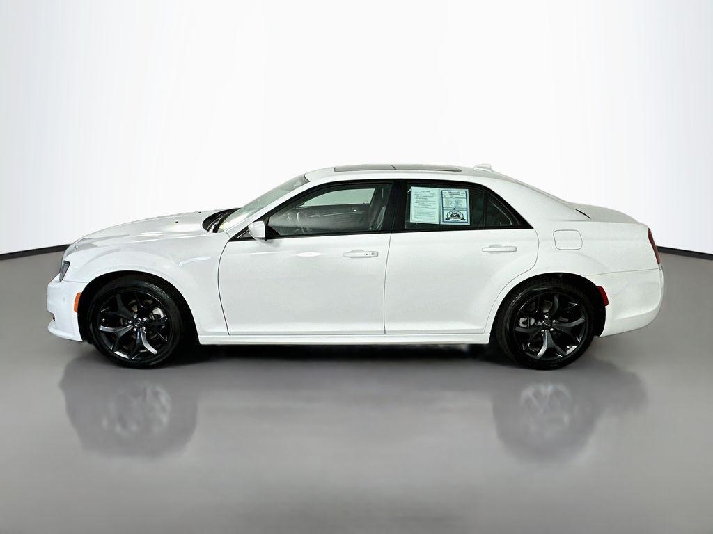 Chrysler 300 2023