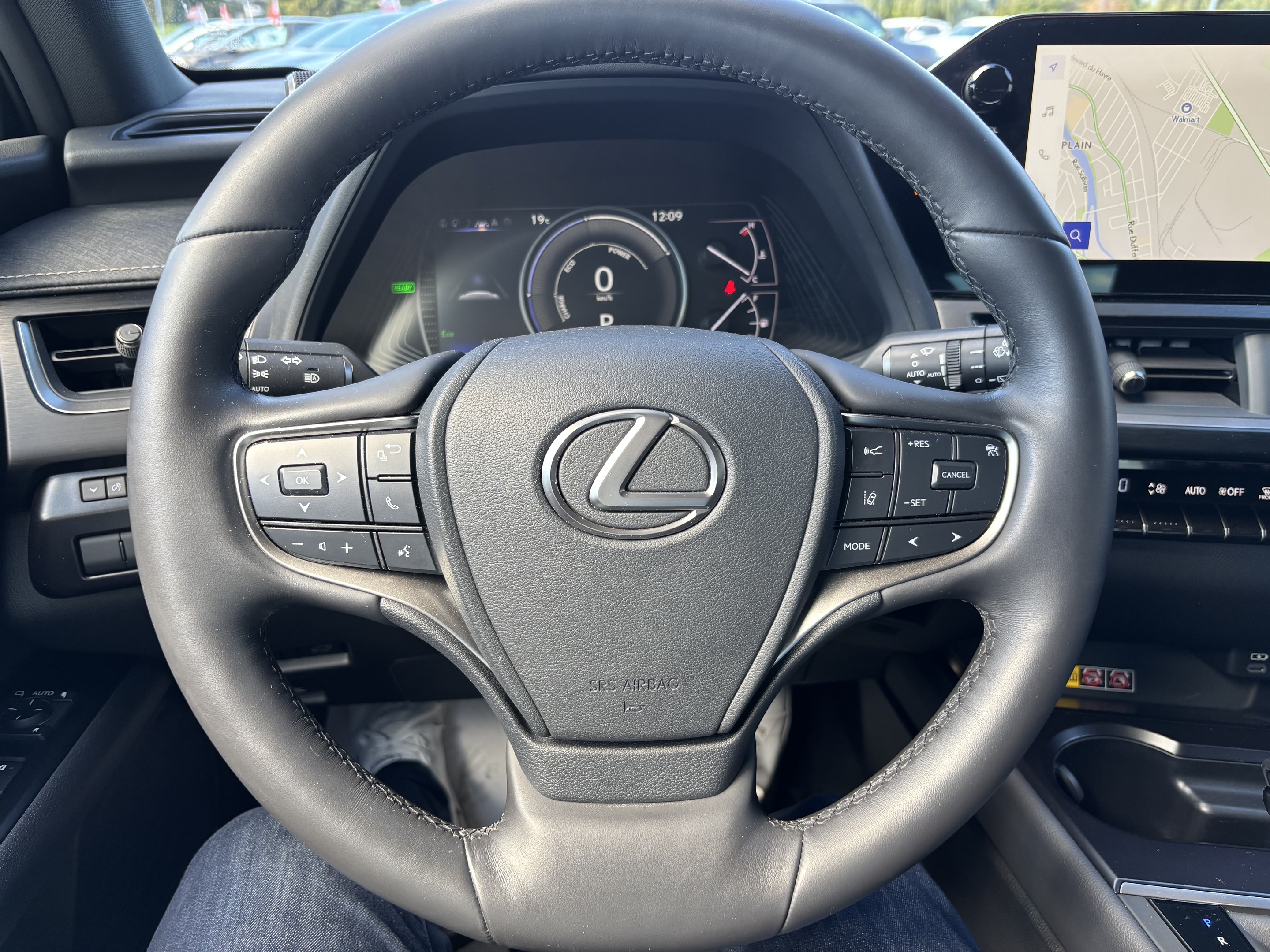 Lexus UX 2024