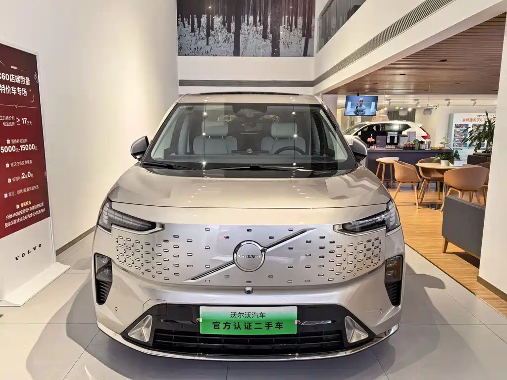 Volvo EM90 2024