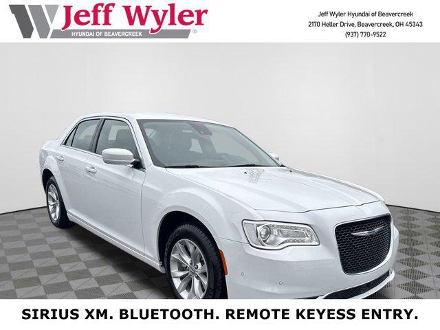 Chrysler 300 2023