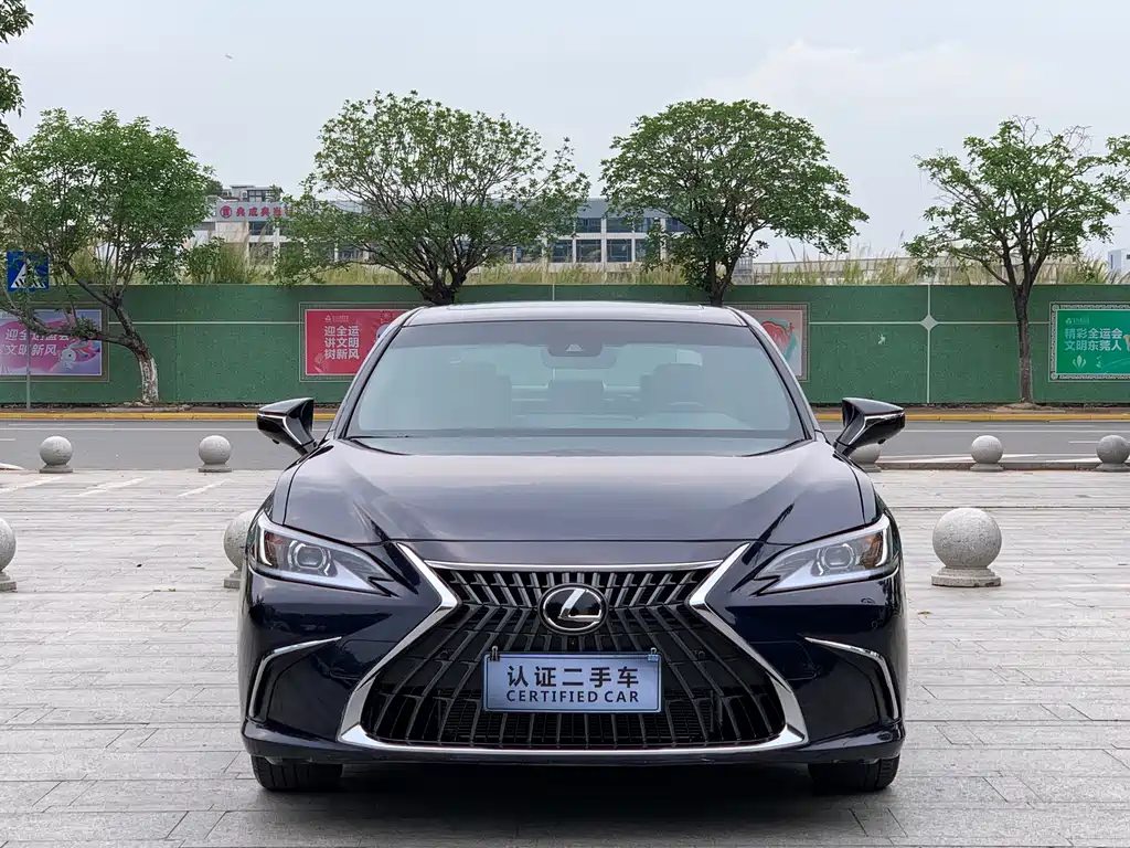 Lexus ES 2024
