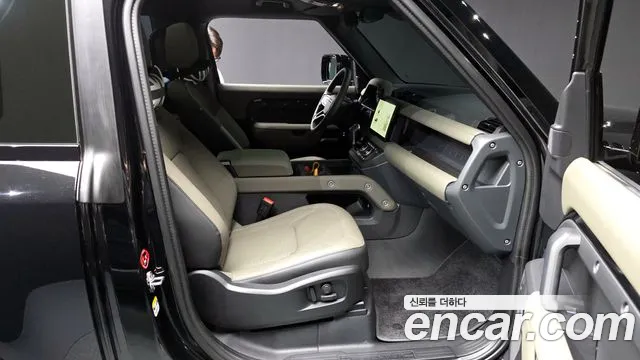 Land Rover Defender 2024