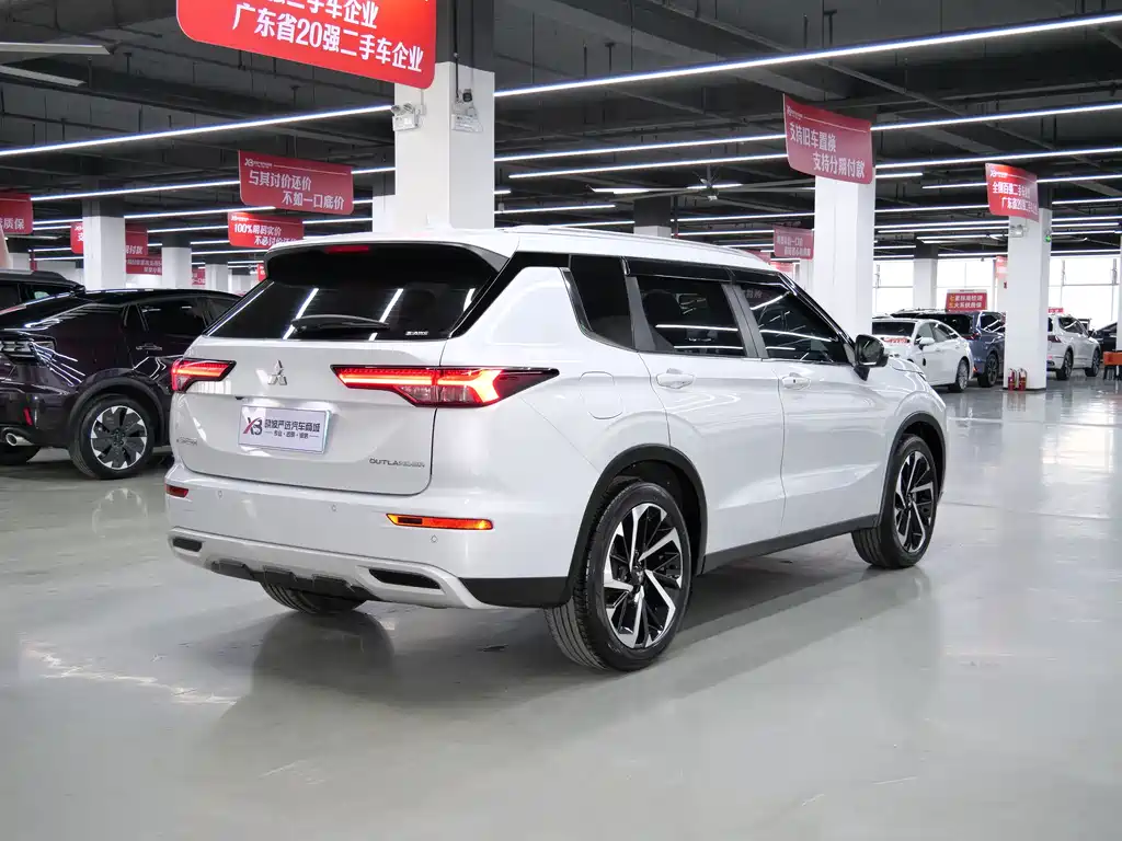 Mitsubishi Outlander 2023