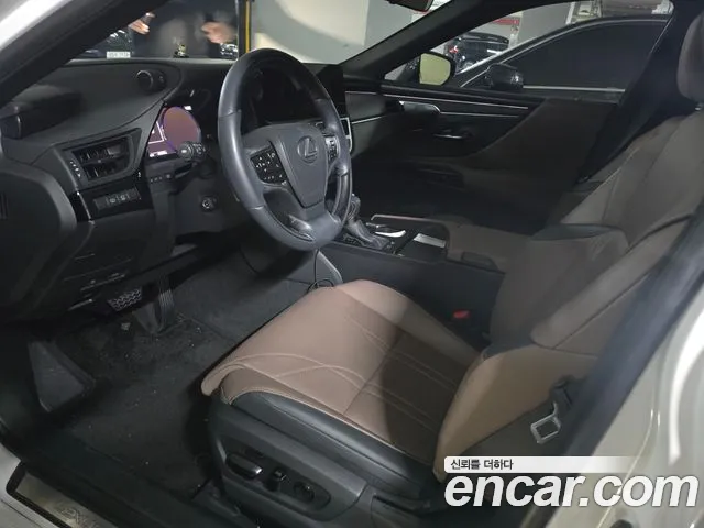 Lexus ES 2023