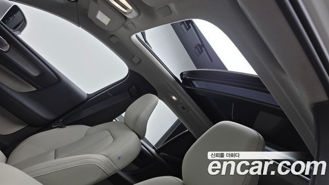 Volvo XC40 2024