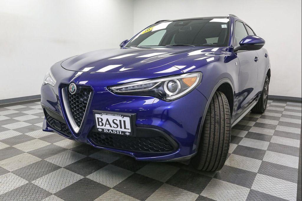 Alfa Romeo Stelvio 2023