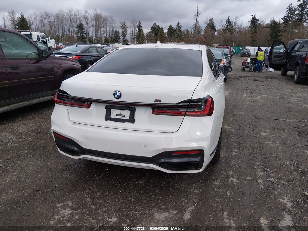 BMW 750 2022