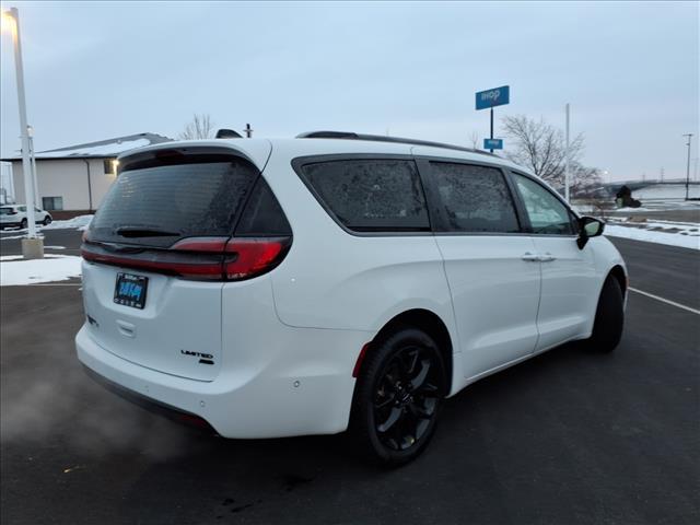 Chrysler Pacifica 2023