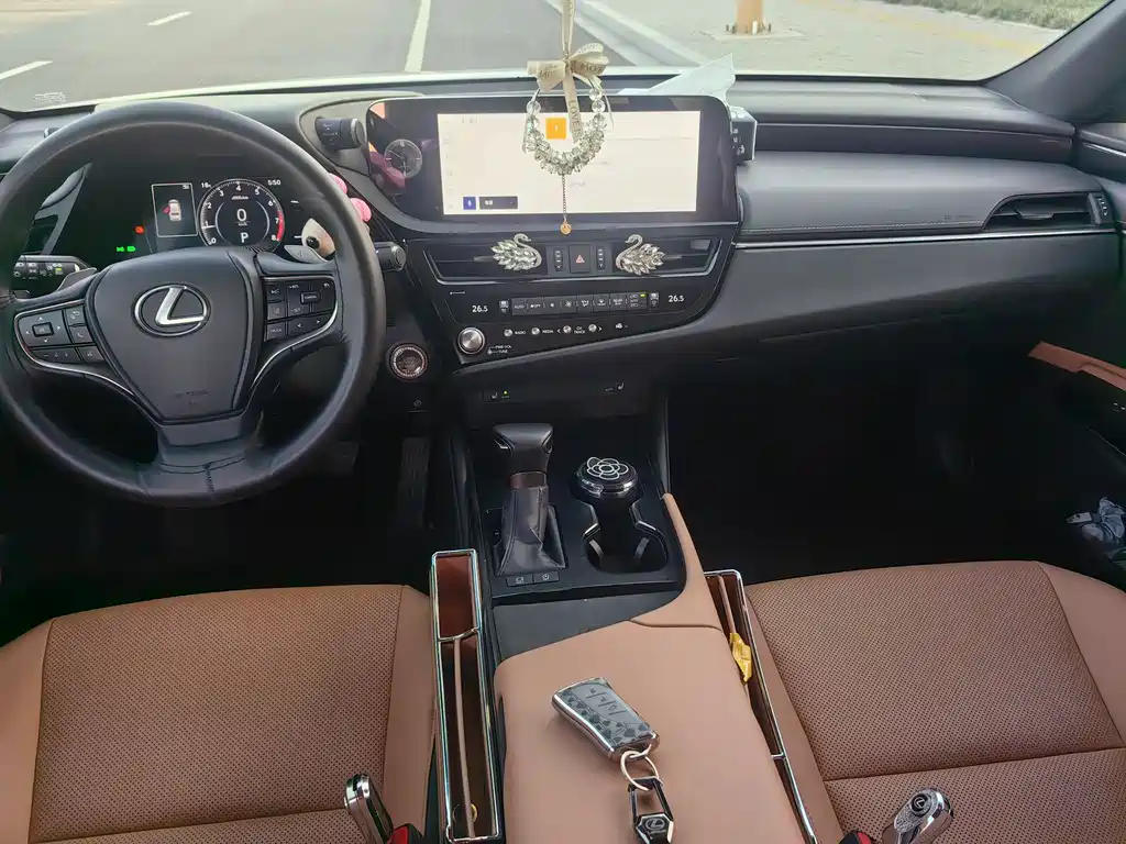 Lexus ES 2024