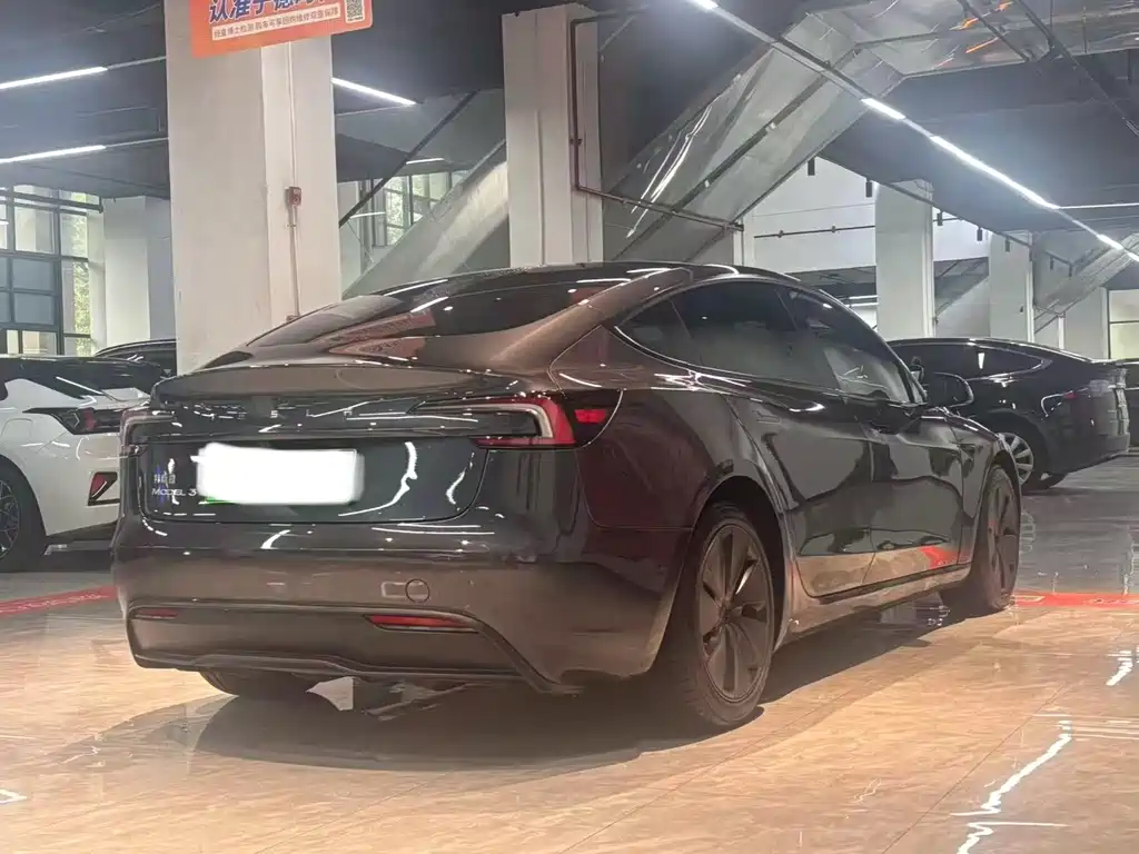 Tesla Model 3 2024