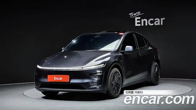 Tesla Model Y 2025