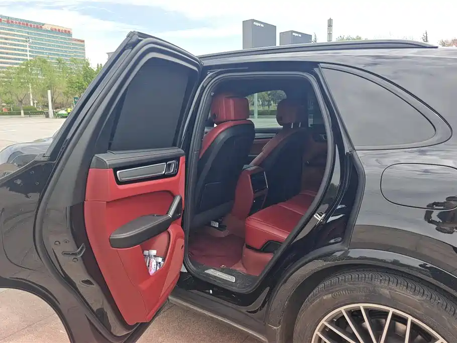 Porsche Cayenne 2023