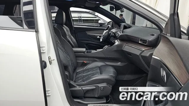 Peugeot 5008 2021