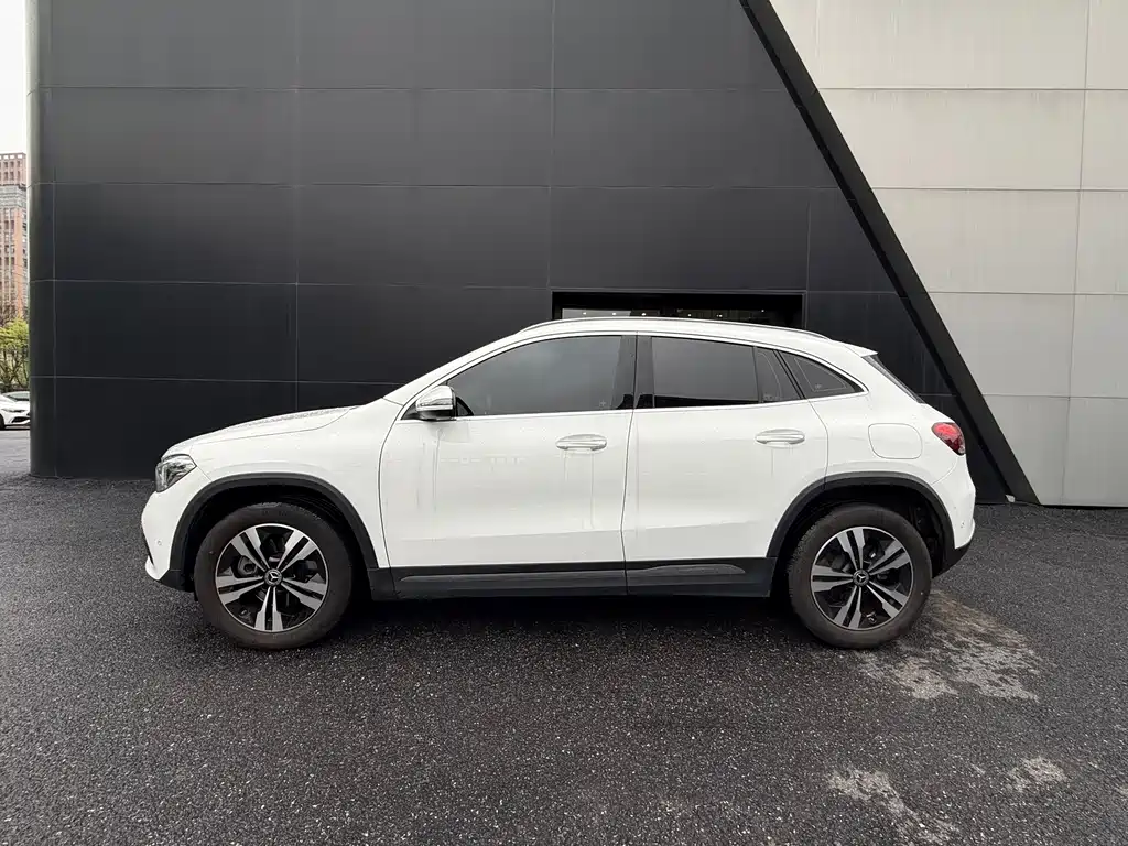 Mercedes-Benz GLA 2023