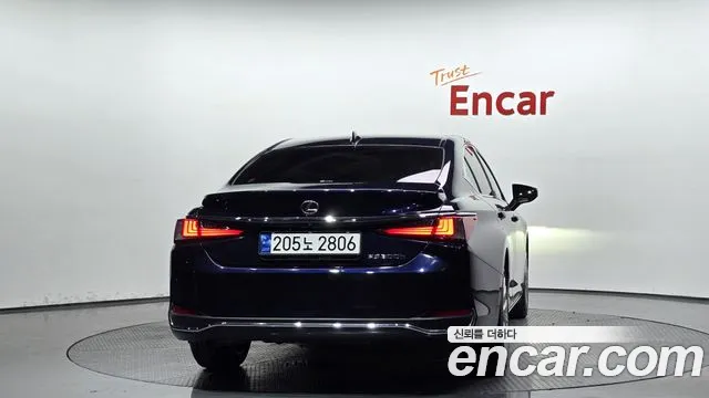 Lexus ES 2023