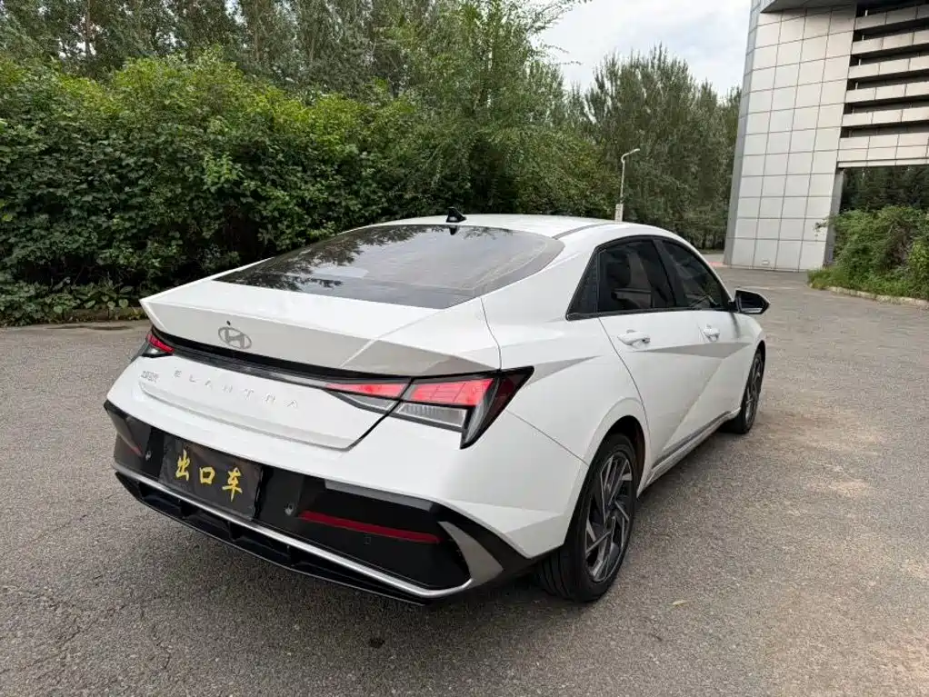 Hyundai Elantra 2024