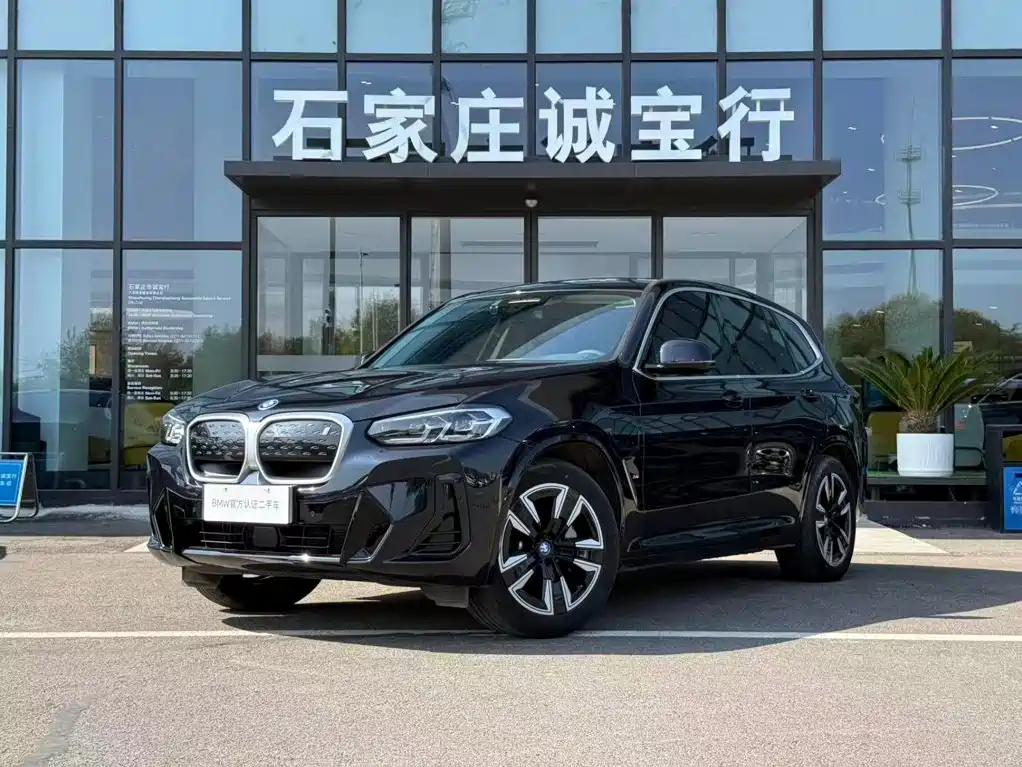 BMW iX3 2025