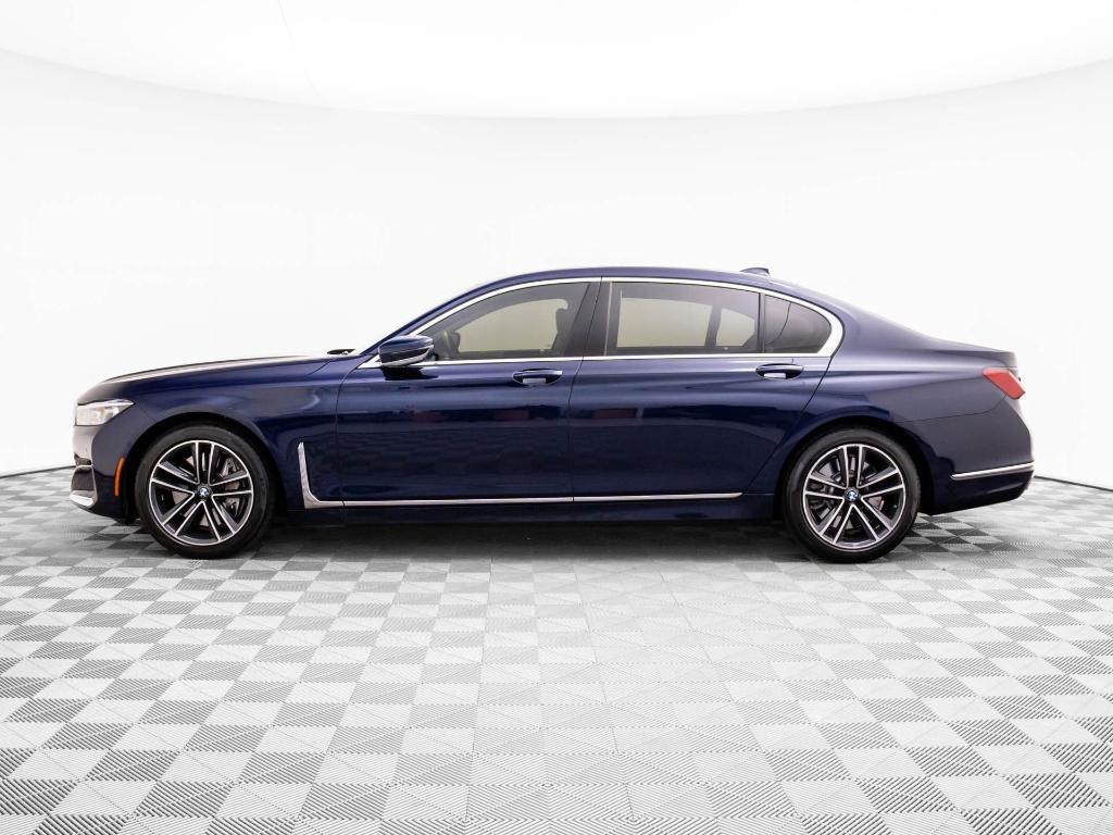 BMW 750 2022