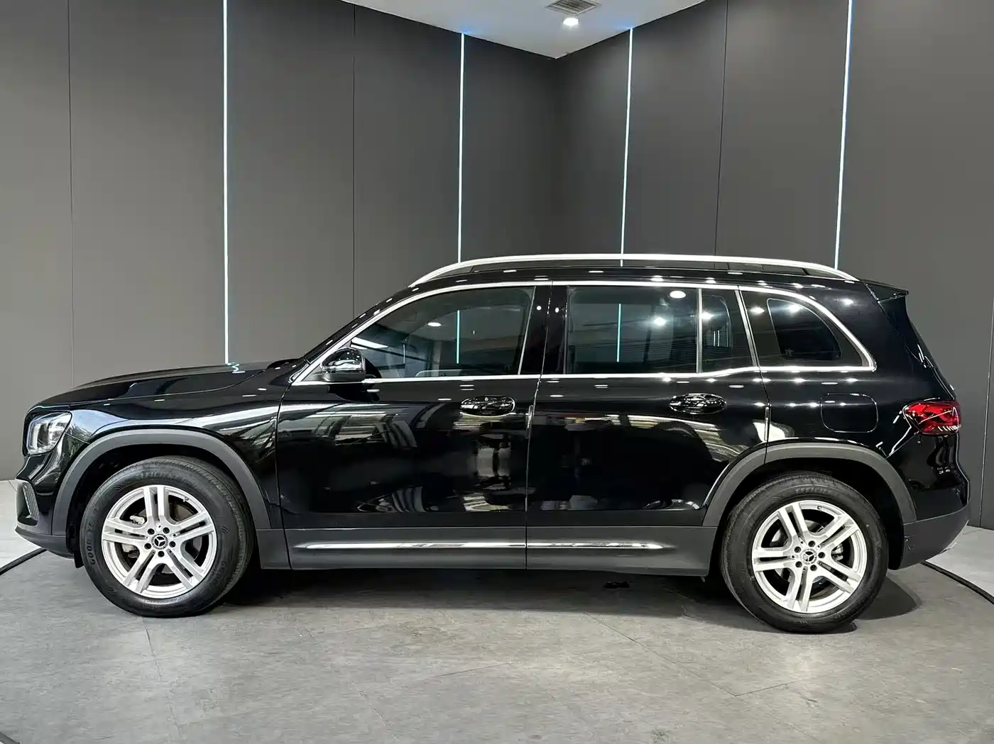 Mercedes-Benz GLB 2023