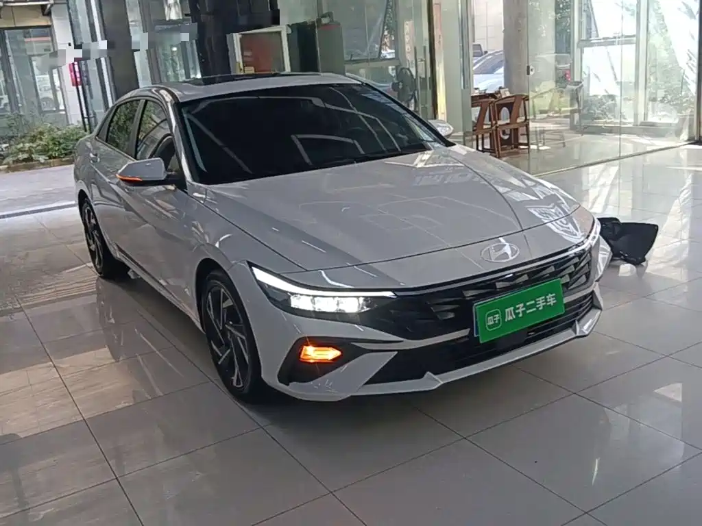 Hyundai Elantra 2025