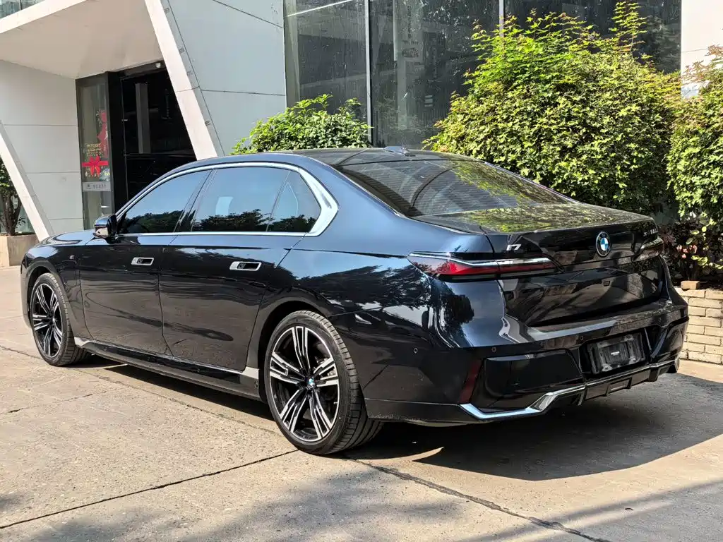 BMW i7 2023