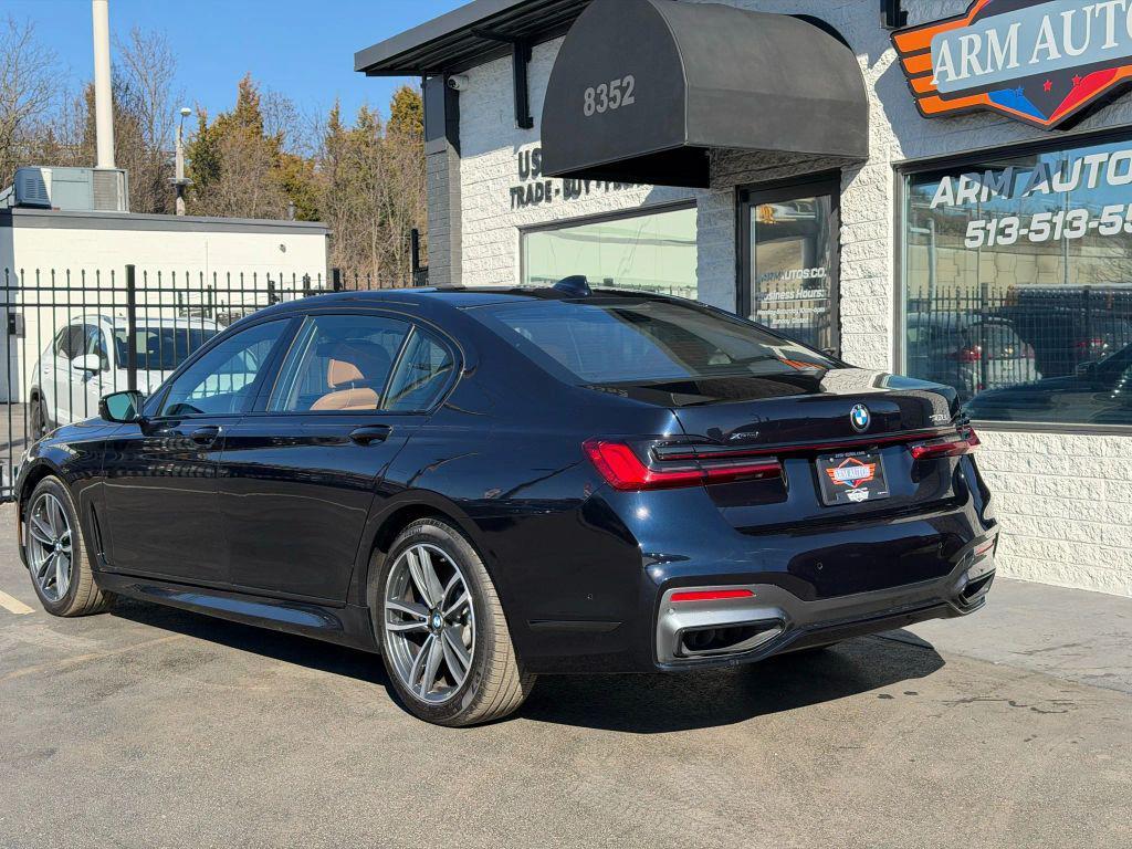 BMW 750 2022