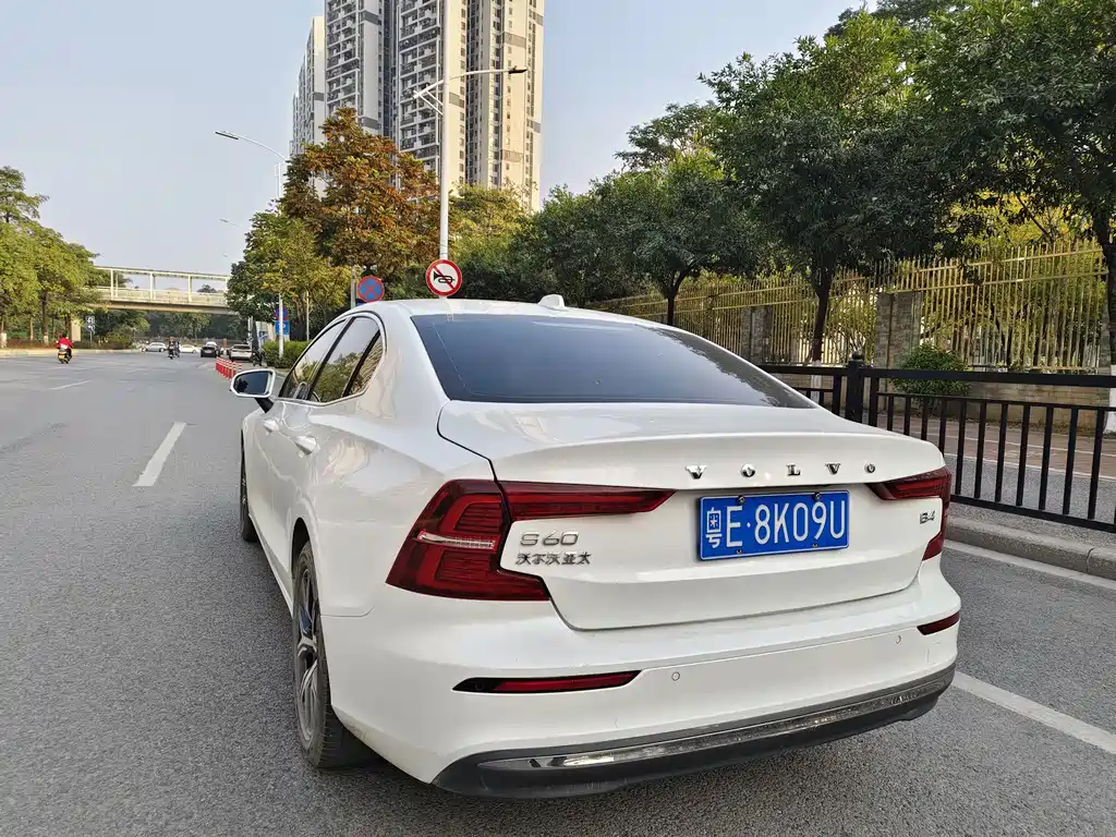 Volvo S60 2023