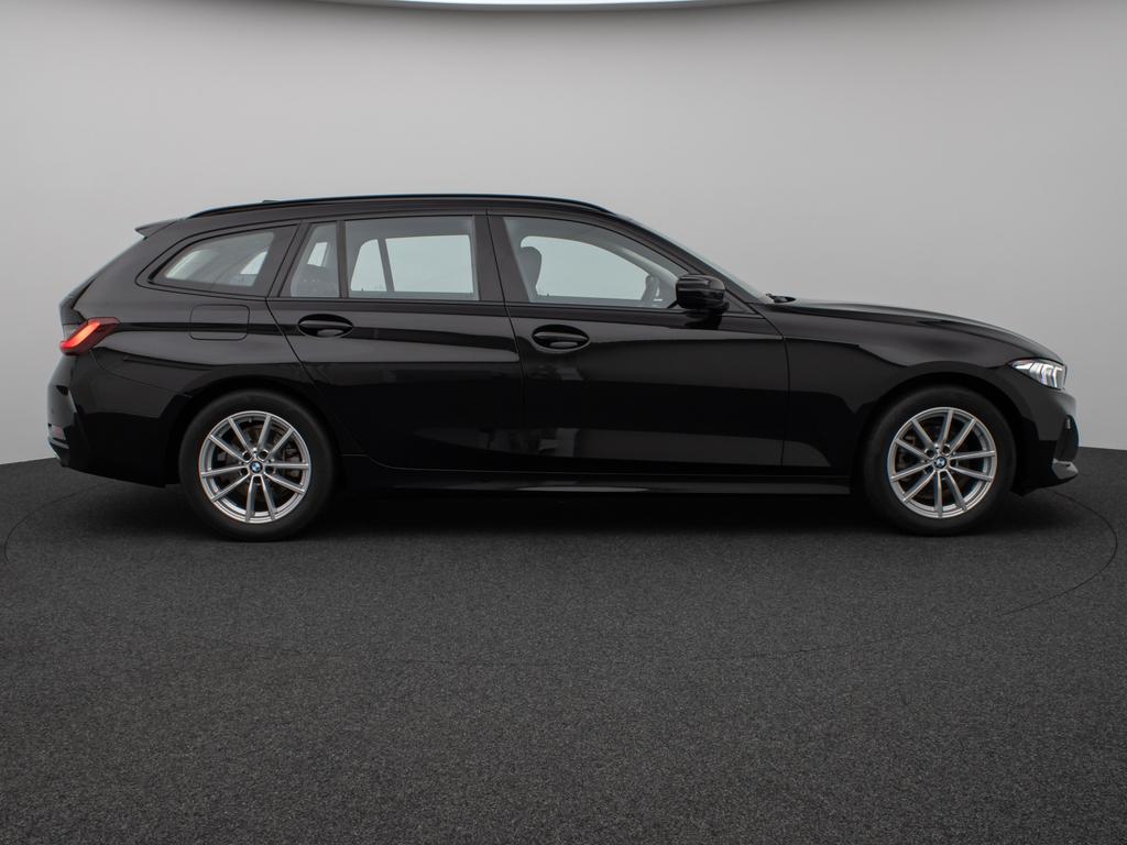 BMW 318 2022