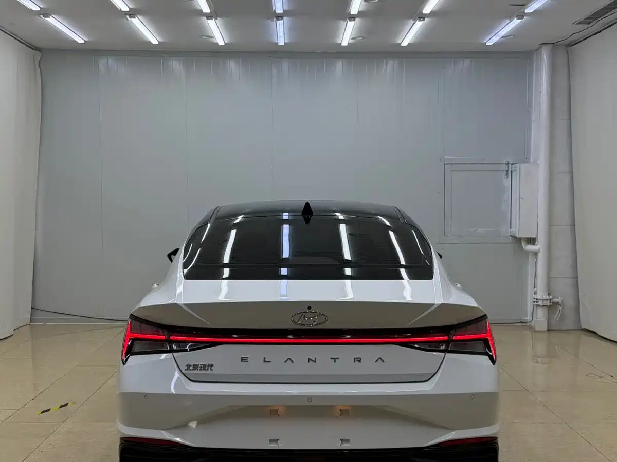 Hyundai Elantra 2023