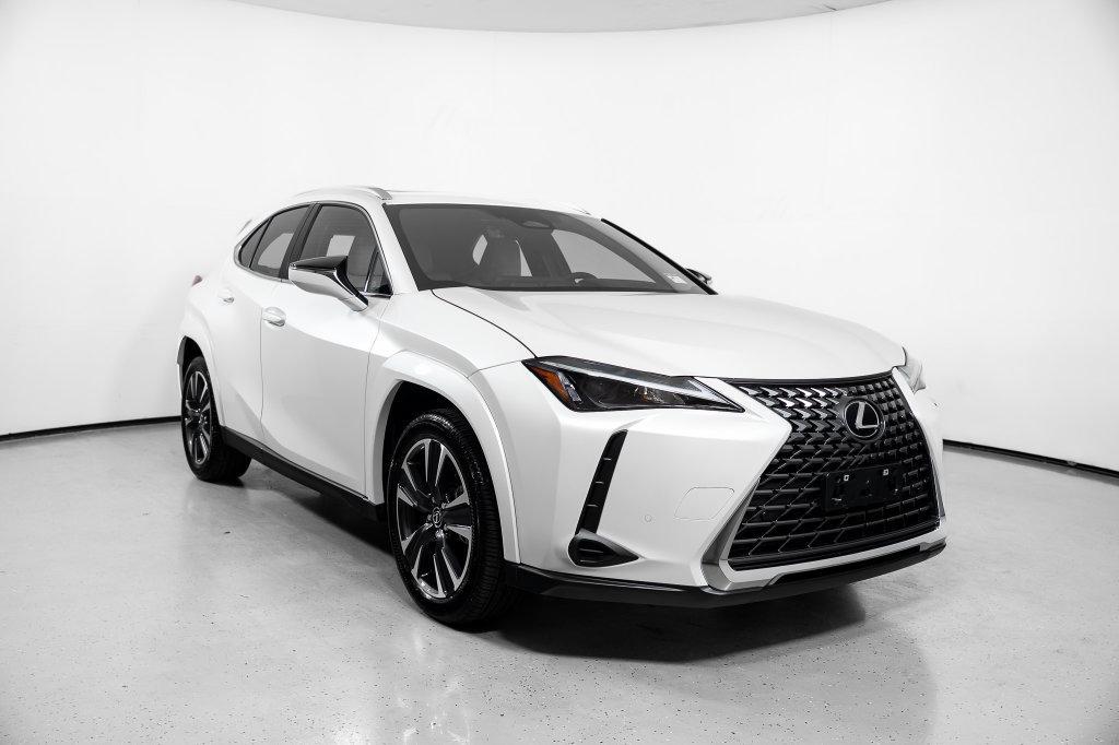 Lexus UX 2025