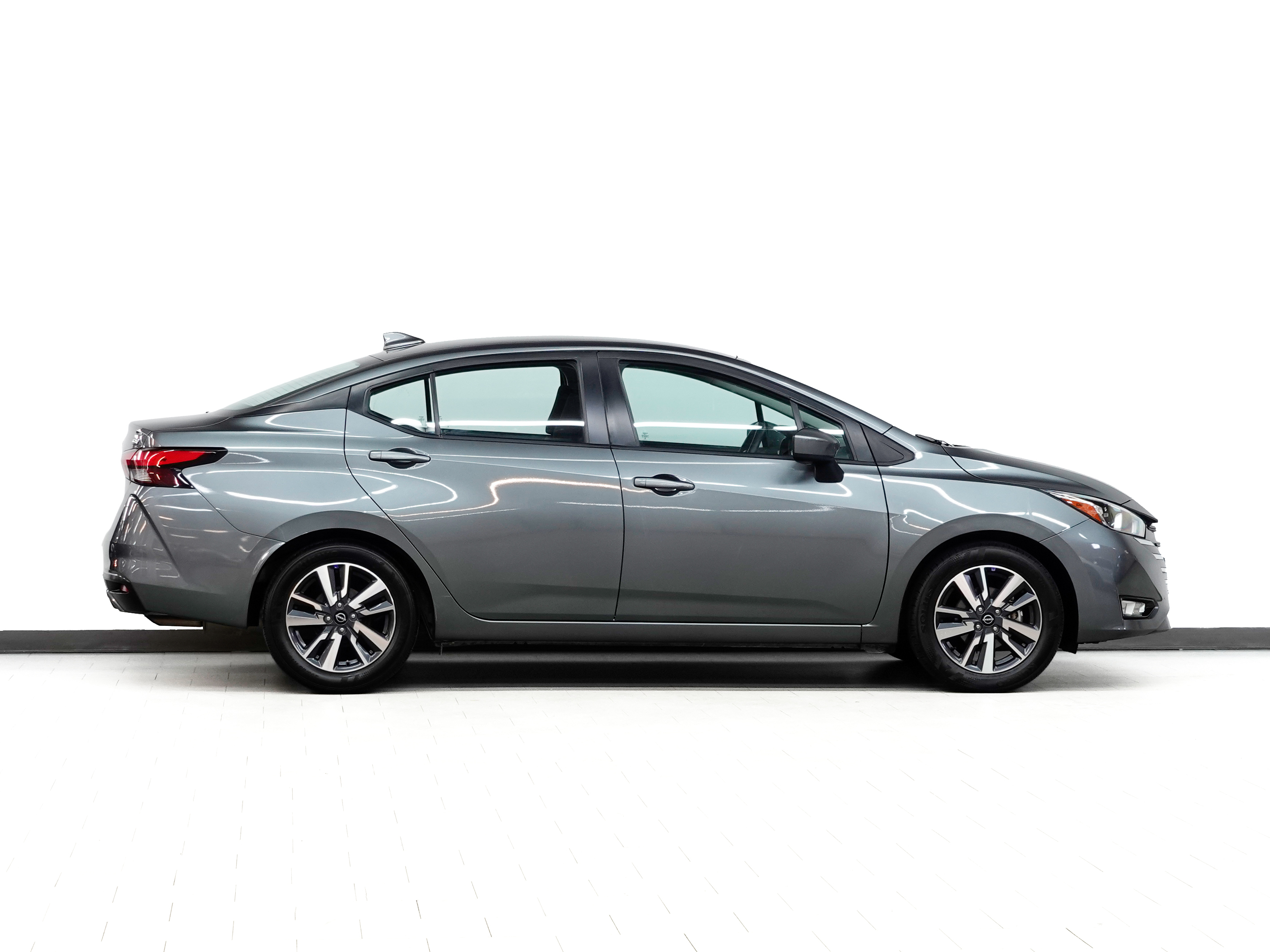 Nissan Versa 2023