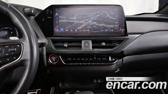 Lexus UX 2024