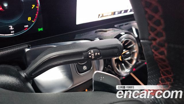 Mercedes-Benz GLB 2021