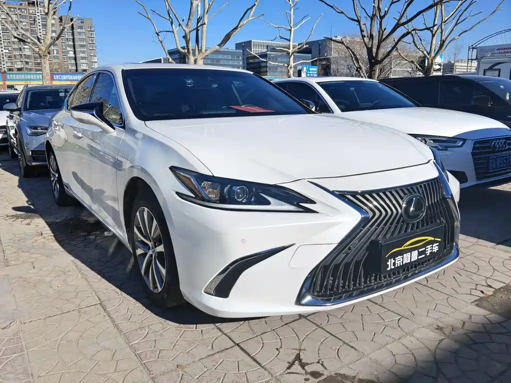 Lexus ES 2021