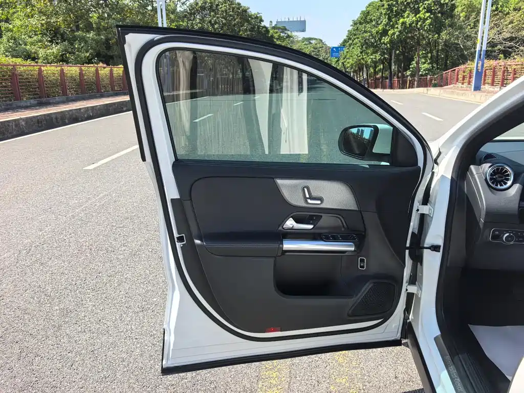Mercedes-Benz GLA 2023