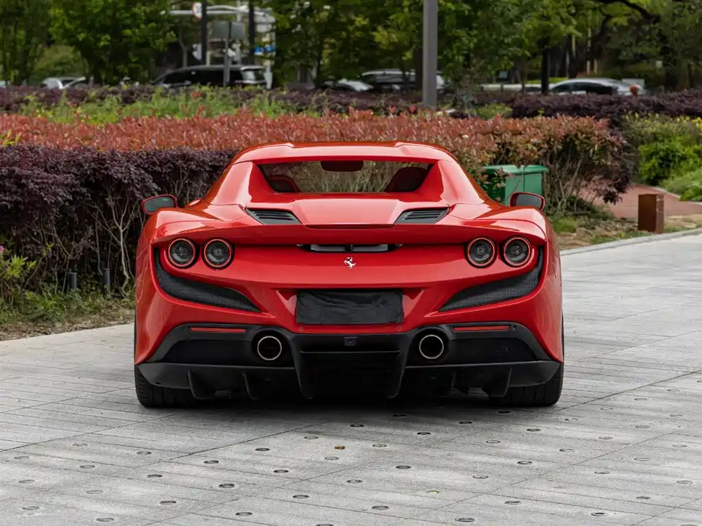 Ferrari F8 2022