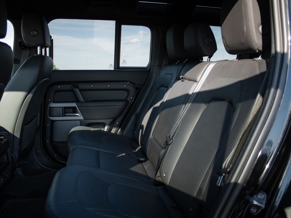 Land Rover Defender 2024
