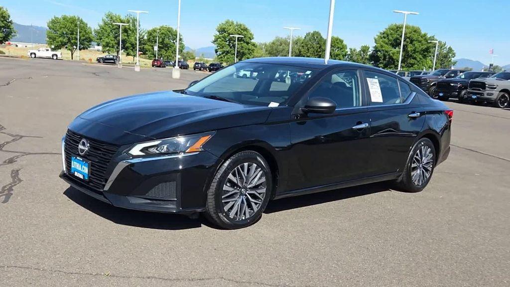 Nissan Altima 2025