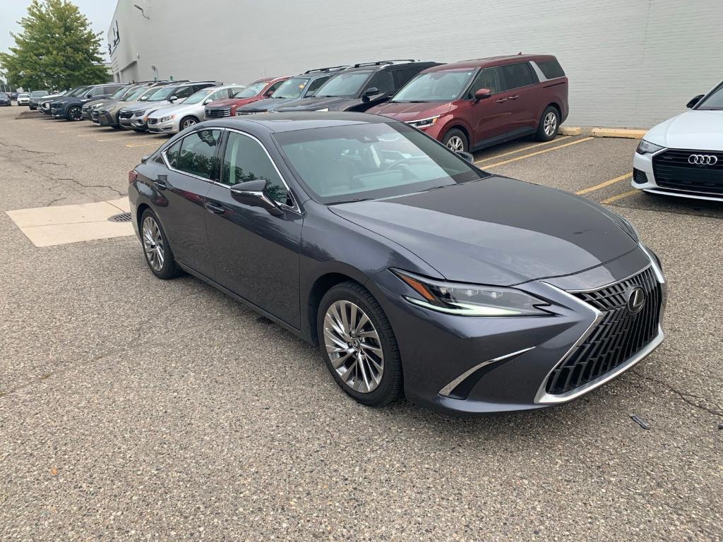 Lexus ES 2023