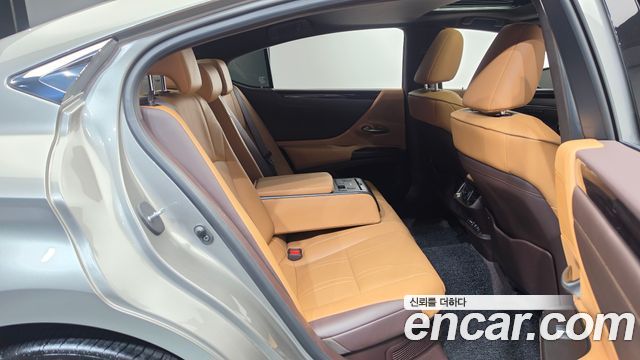 Lexus ES 2021