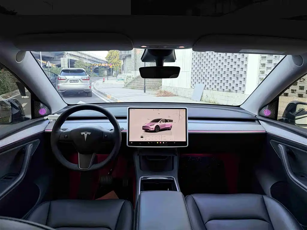 Tesla Model Y 2024