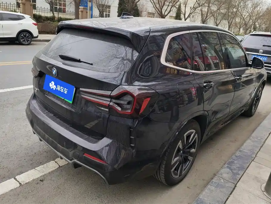 BMW iX3 2024