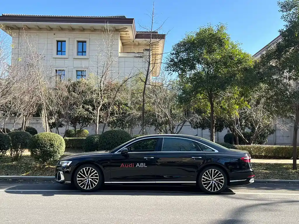 Audi A8 2024